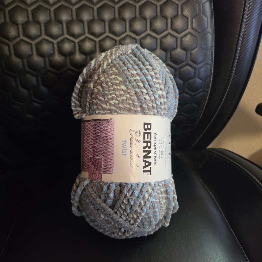Yarnspirations Bernat Blanket Twist High Tide Polyester Yarn 10.5 Oz 220 Yards